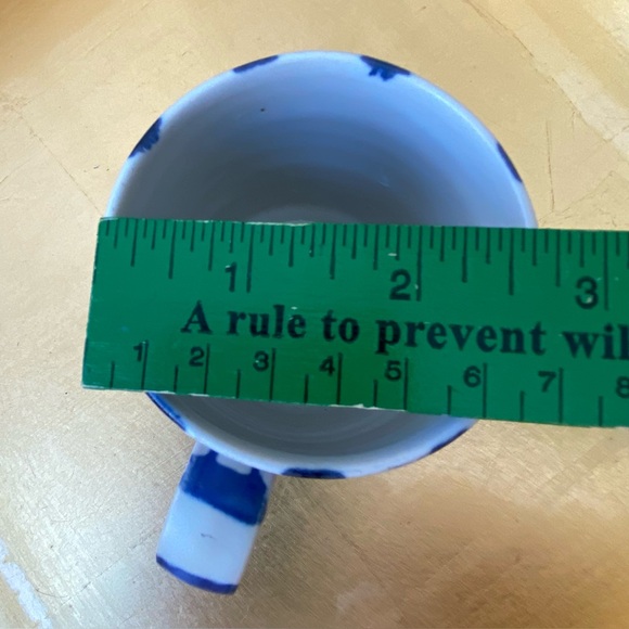 Handmade Mug, signed Sue Binns. Blue and White - Picture 9 of 11